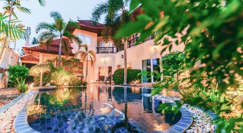 Adi private pool villa at Phra Tamnak 5