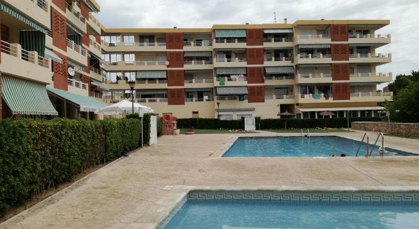 Atico primer linea de mar con piscina