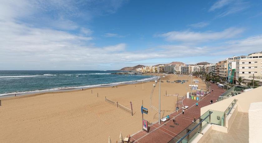 Beautiful beachfront apartament in Las Canteras