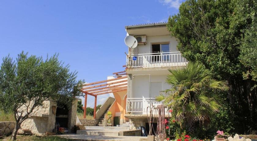 Apartments Branko Povljana