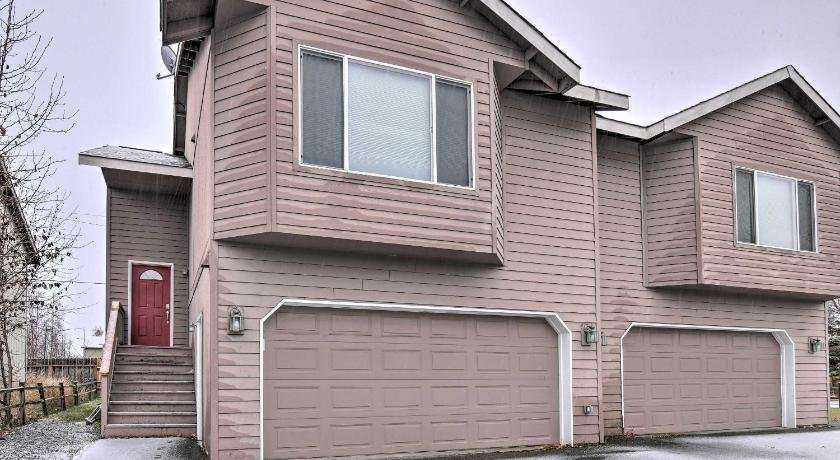 Accommodating Anchorage Abode Less Than 1 Mi to Jewel Lake