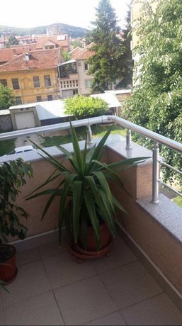 Brand New Apt in City Center