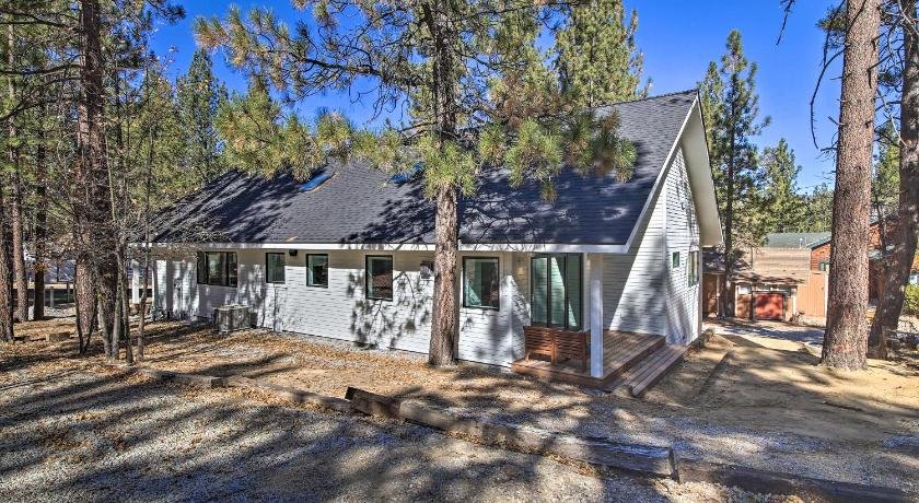 Modern Luxe Ski Home Less Than halfMi to Lake 2Mi to Skiing