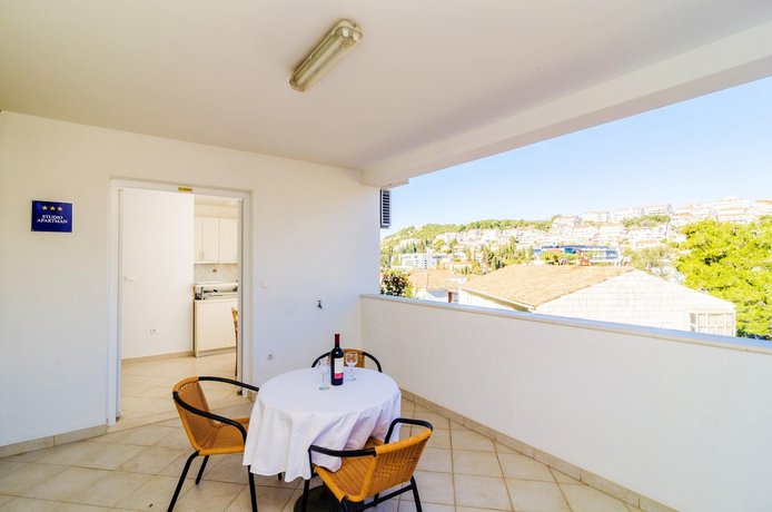 Apartment With one Bedroom in Dubrovnik With Wonderful sea View Furnished Terrace and Wifi - 300 m