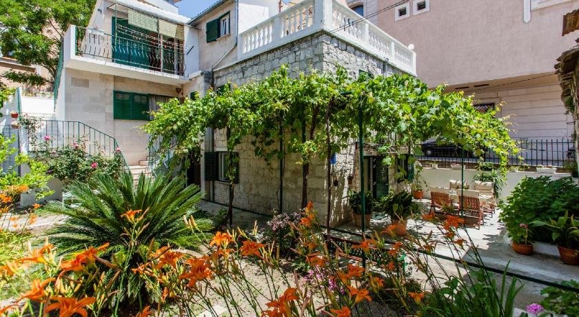 Downtown Authentic Apartments