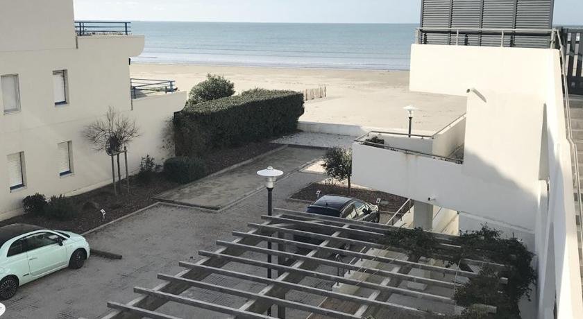AS18656 - Grand studio vue mer direct sur plage avec parking prive