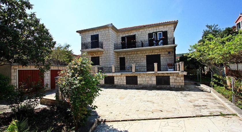 2 Bedrooms Apartment Margarita 4+2