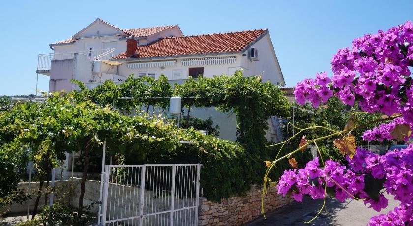 Apartments Vinka Supetar