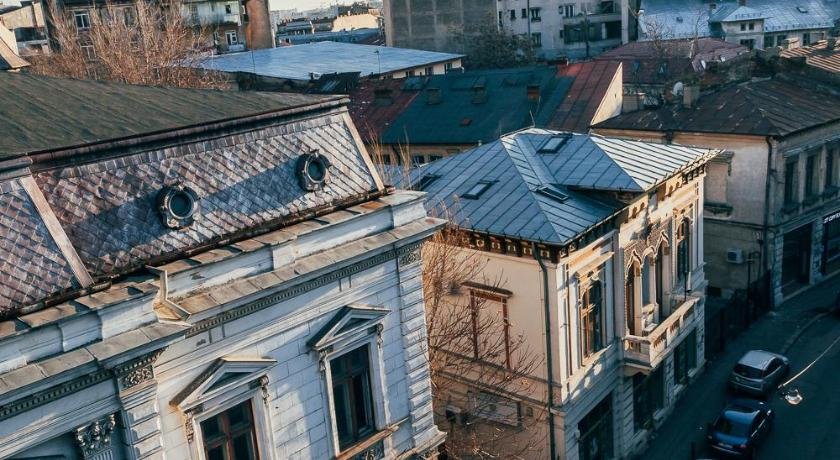 Artsy Old Town Apartment