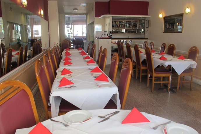 OYO Bostons Manor Hotel