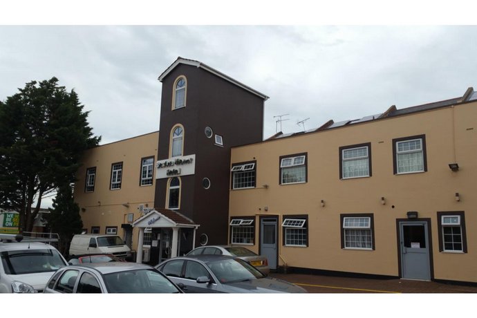 OYO Bostons Manor Hotel