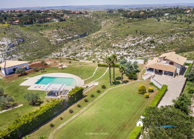 Luxury Hills