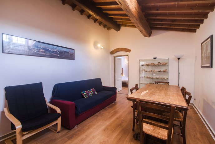 Lovely Apt 3min Walk to Ponte Vecchio