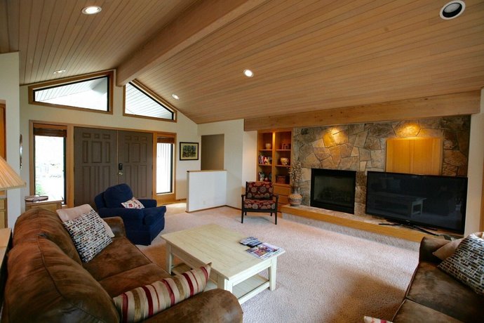 10 Tan Oak-AC-Hot Tub-3BR/3BA