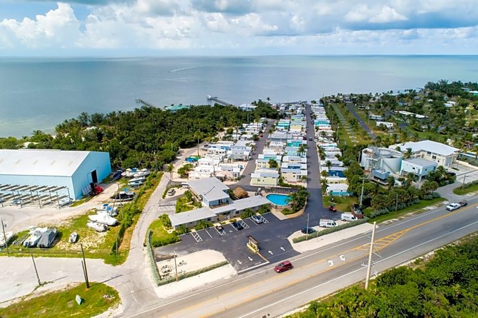 Pelican RV Resort and Motel