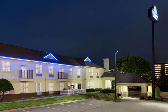 Days Inn & Suites by Wyndham Ft Worth DFW Airport South