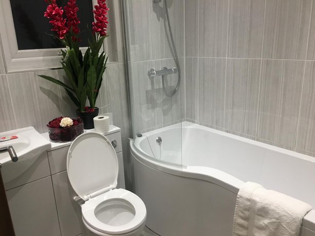 Cosy 2 Bedroom Flat Ideal For Trips to London