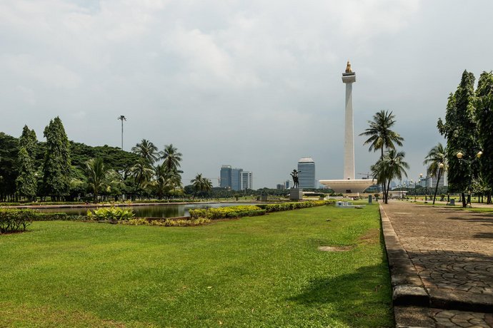 2br Deluxe And Modern Menteng Park Apartment By Travelio