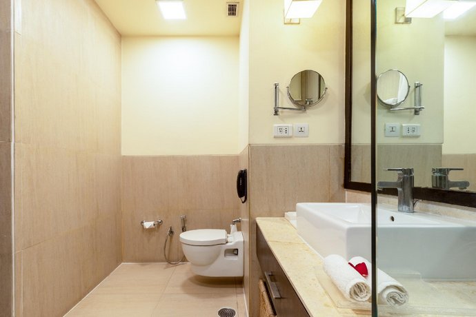 5 By OYO - Metropolitan