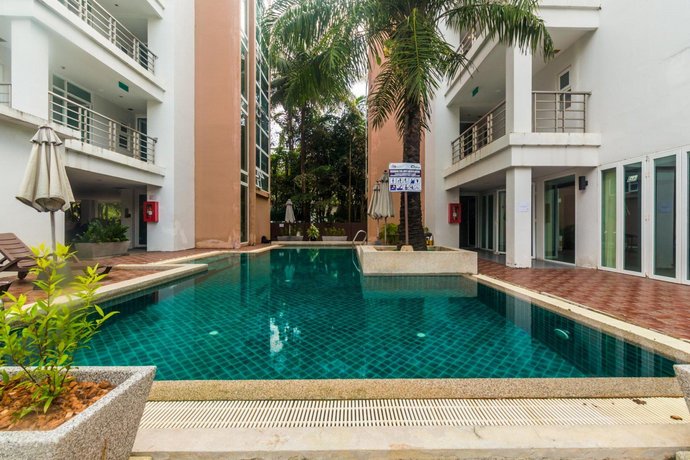 HLC501 - Convenient Patong apartment for 4 Gym and pool Walk to market and beach