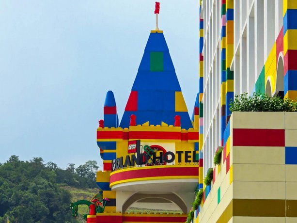 HostaHome Suites @1Medini Residence Near Theme Park