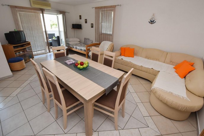 Apartment Kety Novalja