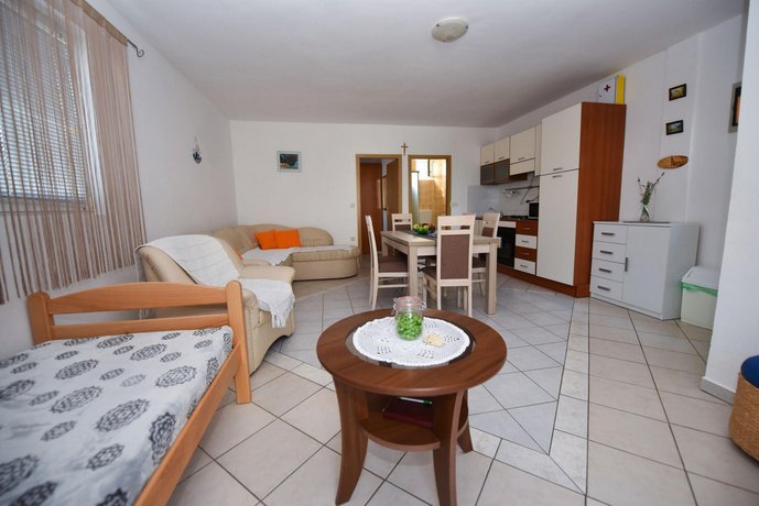 Apartment Kety Novalja