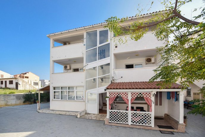 Apartment Kety Novalja