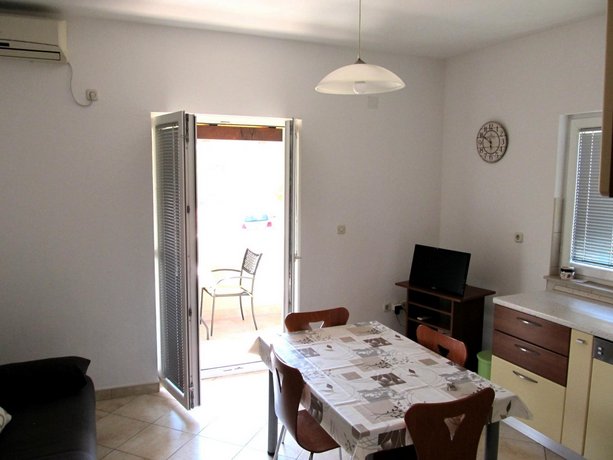 Apartment Leana - close to beach