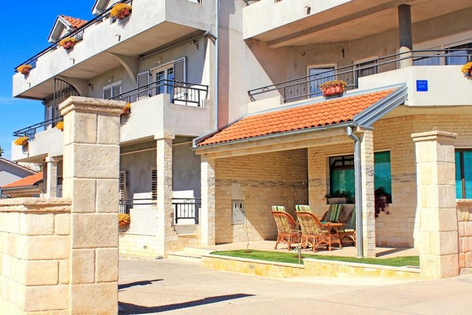 Apartments Old Stone