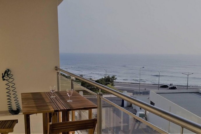 Atlantic Beach-side Apartment