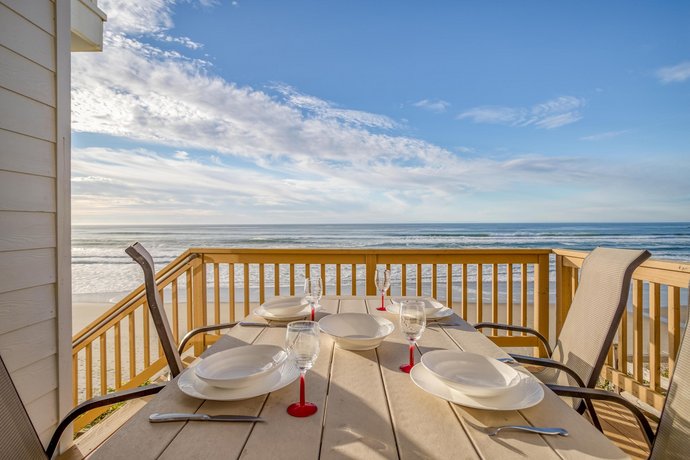 Wave Crest - 3 Br home by RedAwning