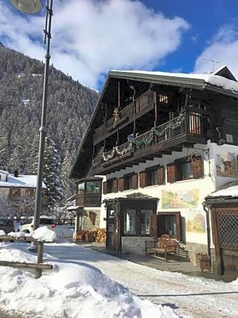 Hotel Gran Baita Gressoney-Saint-Jean Weissmatten Ski Resort Italy thumbnail