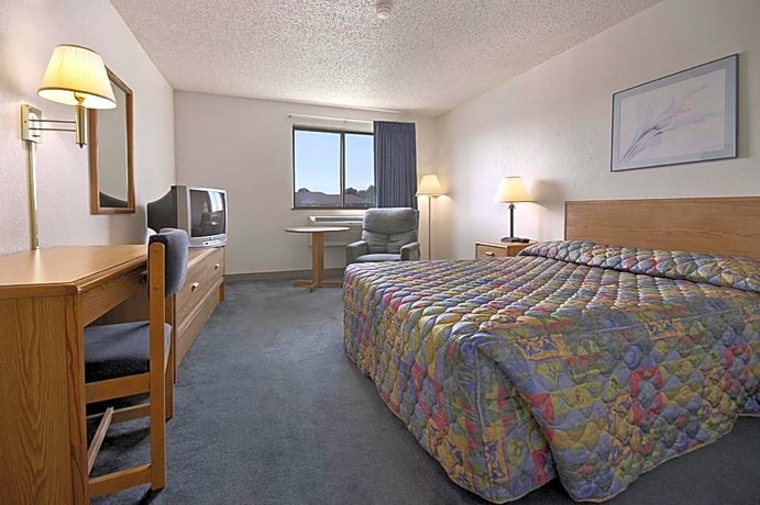 Super 8 Springfield North I-44
