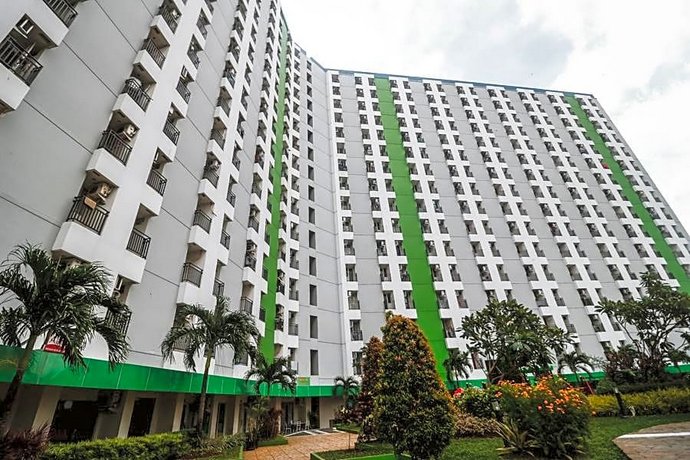 RedDoorz Apartment @ Green Lake View Ciputat