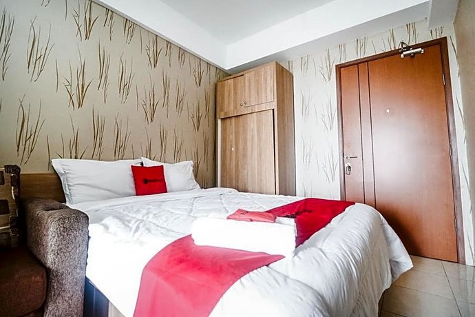 RedDoorz Apartment @ Green Lake View Ciputat