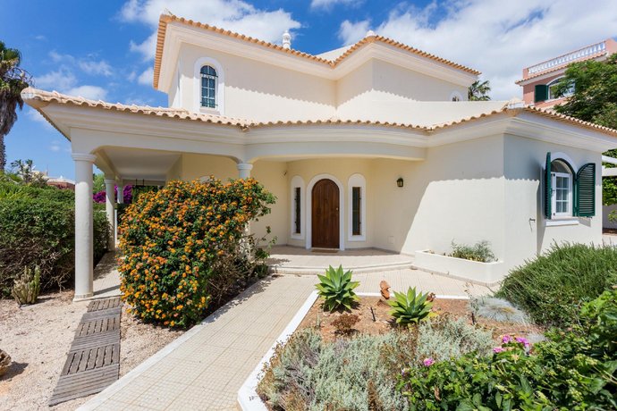 Villa Paraiso da Luz by Seewest