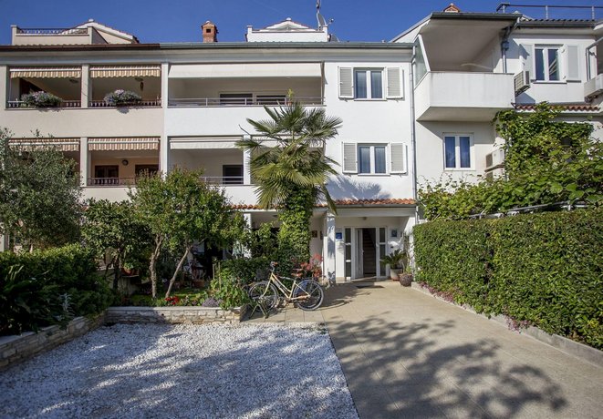 Apartments Marija - 500 m from beach