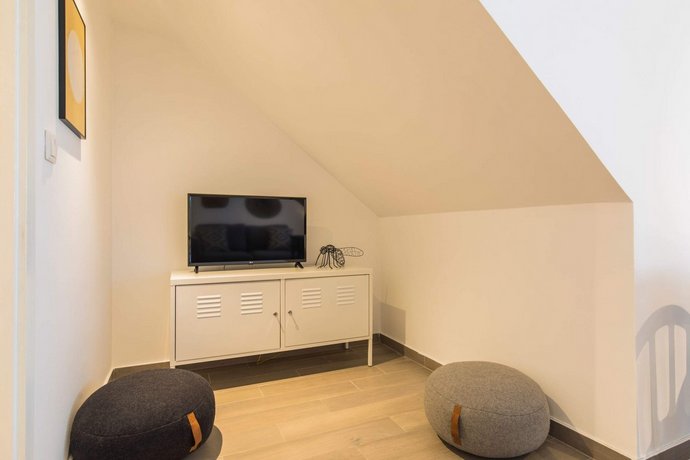 Cozy Black Bricked Flat in Graca Quarters by GuestReady