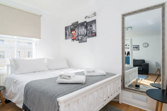 Bright Studio Flat Amazing Location