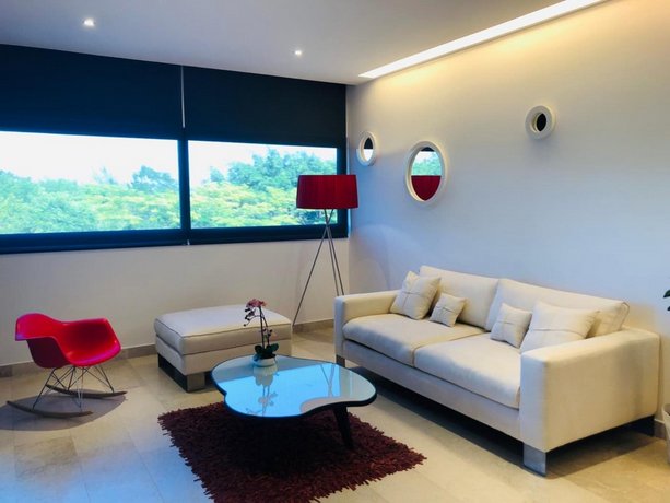 Fully Stylish 2 Br Near Everythig By Happy Address