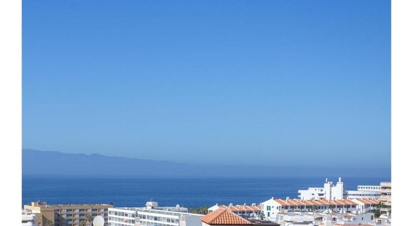 Two properties Desirable Rooftop Terrace in 2 Bedroom apartment with WiFi OR 3 Bedroom one floor Stu