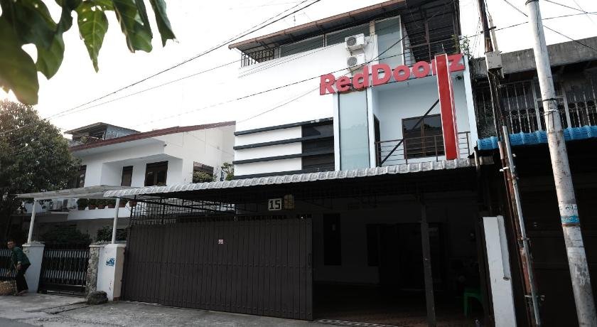 RedDoorz near Universitas Sisingamangaraja Medan
