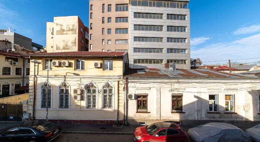 Quiet Private House In The City Center