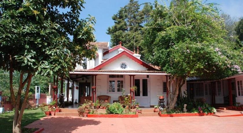 Colonial 4 B/R Home Great for Families Coonoor