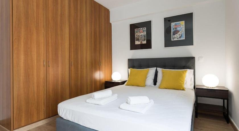 Stunning Flat with Lovely Terrace & Parking Garage