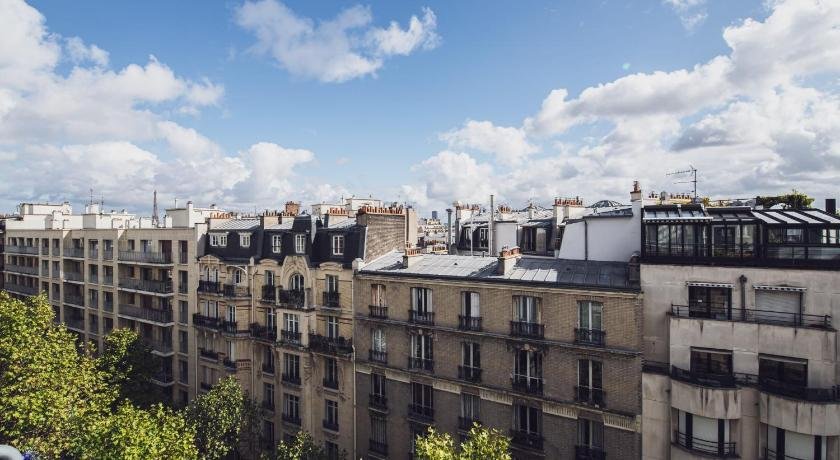 Superb bright studio near the Seine 16th