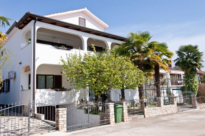 Apartments Neva - great location