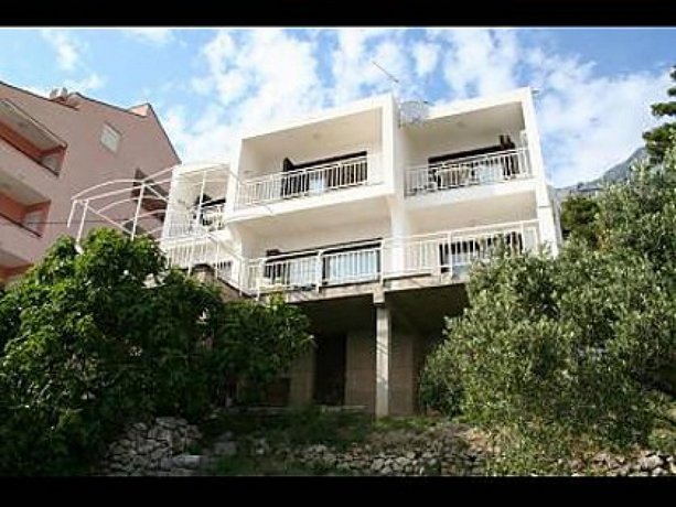 Apartments and rooms Vedra