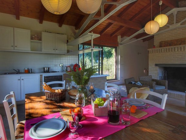 Attractive Holiday Home in Assisi with Swimming Pool